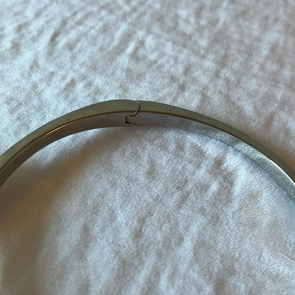 Kate Spade: Silver Tone Bracelet with Bow- Side Clasp - Picture 5 of 16